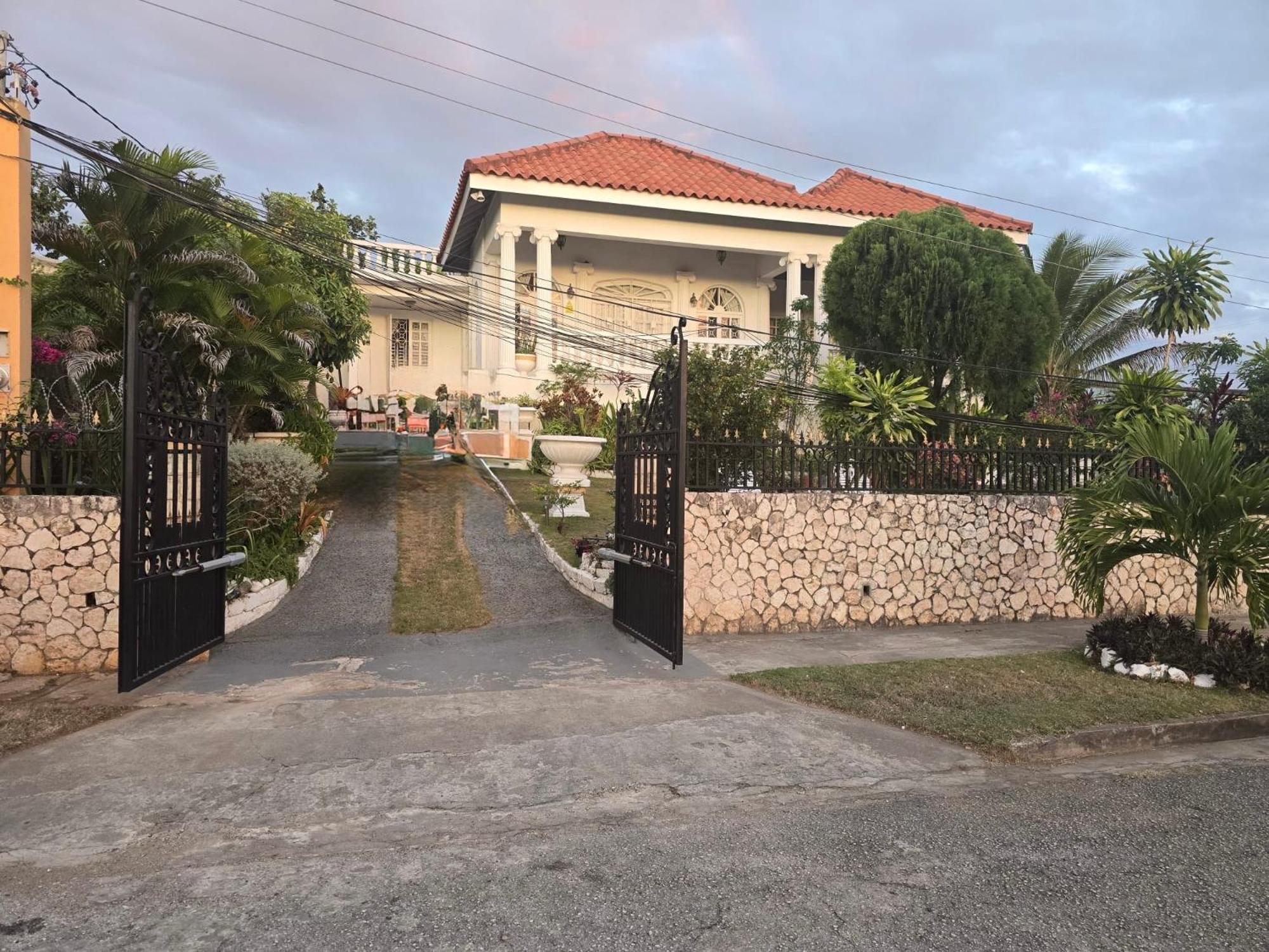 Paradise Palms Jamaica Vacation Rental Montego Bay Exterior photo